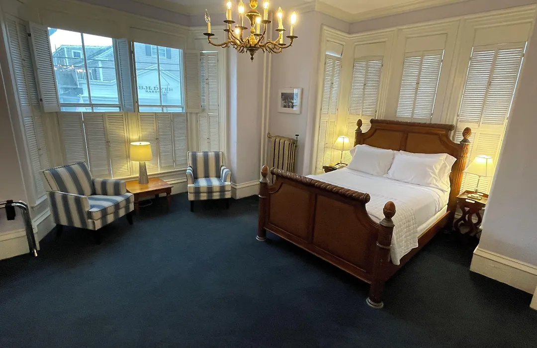 Brasswood Inn-1